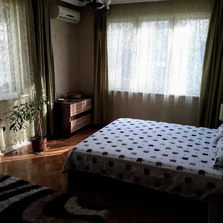 Family Style, Main Street, 20 Minutes From The Sea Apartman