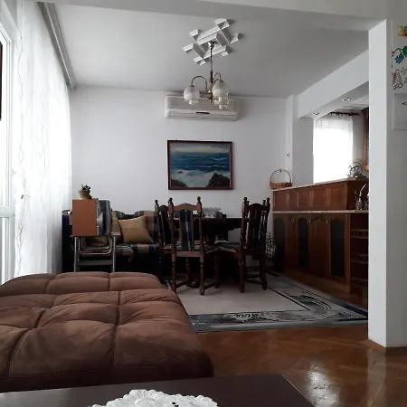 Family Style, Main Street, 20 Minutes From The Sea Apartmán *