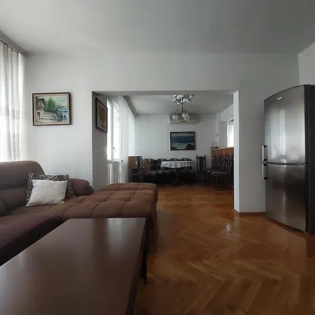 Family Style, Main Street, 20 Minutes From The Sea Burgas City